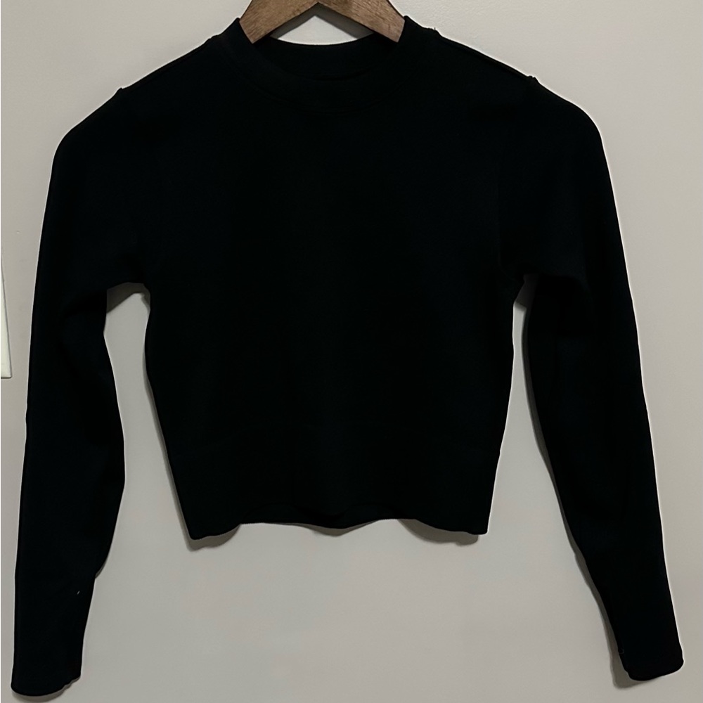 Cropped long sleeve top
